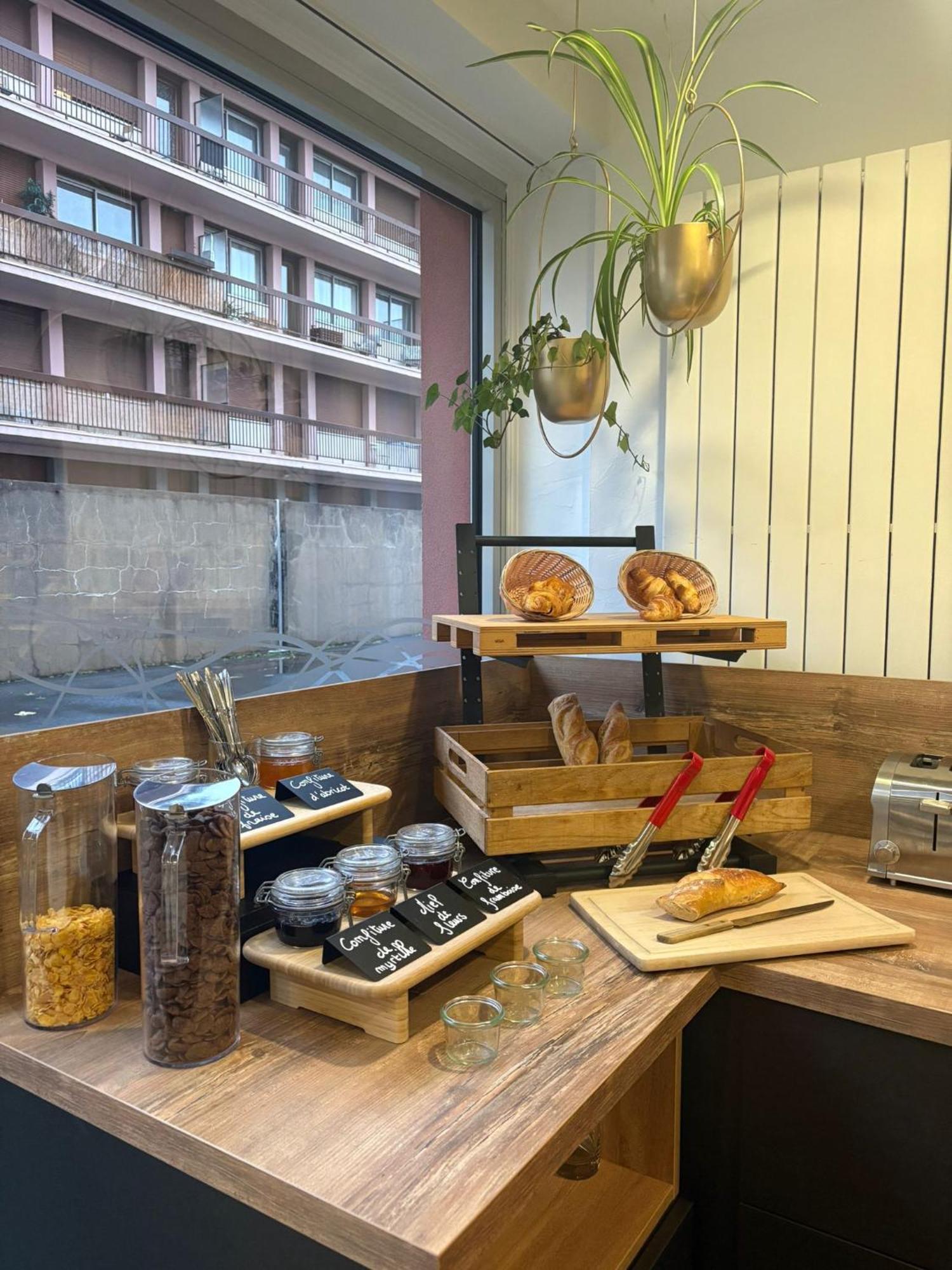 Cit'Hotel Le Chris'Tel Hotel Et Restaurant Le Puy-en-Velay Dış mekan fotoğraf