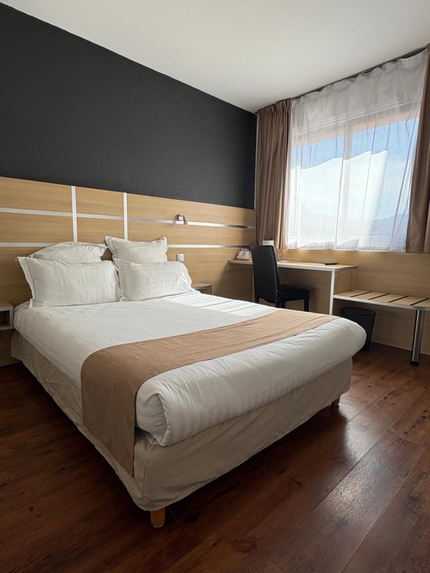 Cit'Hotel Le Chris'Tel Hotel Et Restaurant Le Puy-en-Velay Dış mekan fotoğraf