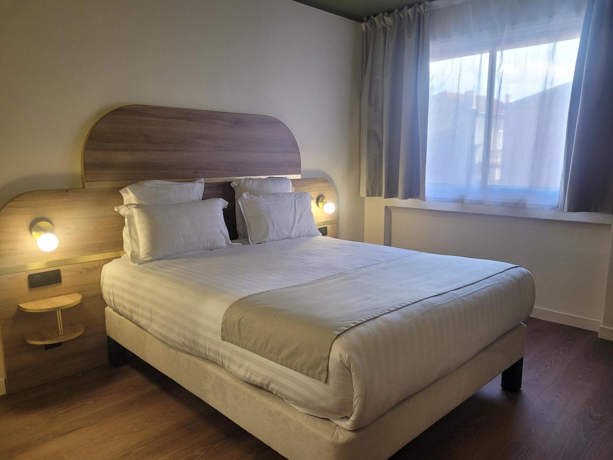 Cit'Hotel Le Chris'Tel Hotel Et Restaurant Le Puy-en-Velay Dış mekan fotoğraf