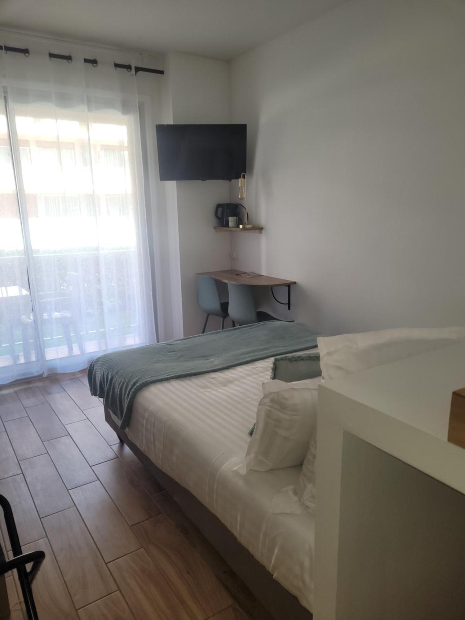Cit'Hotel Le Chris'Tel Hotel Et Restaurant Le Puy-en-Velay Dış mekan fotoğraf