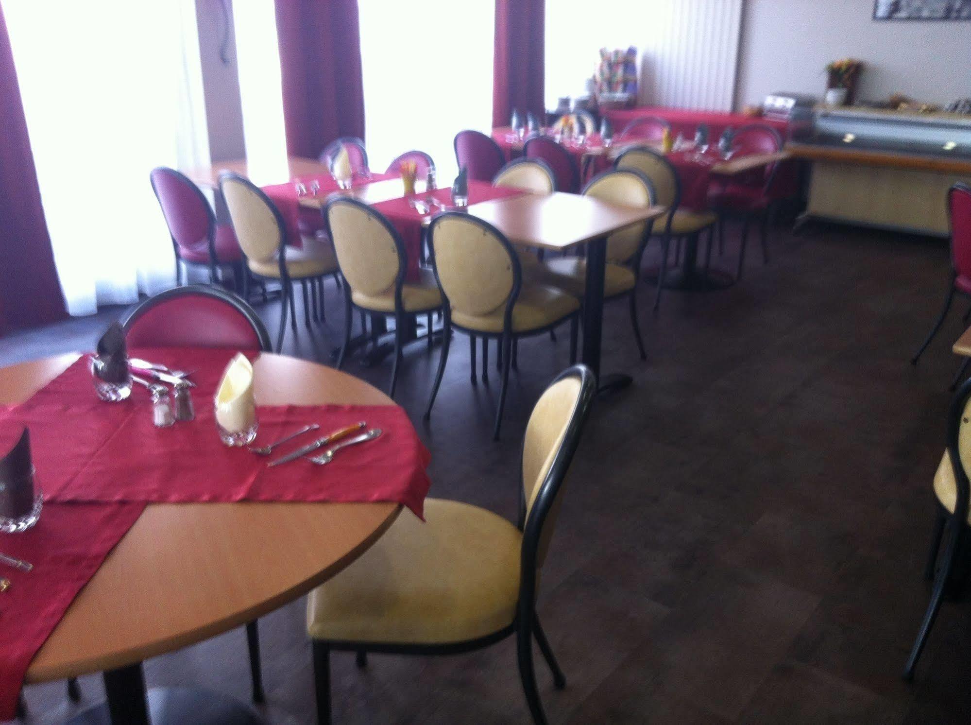 Cit'Hotel Le Chris'Tel Hotel Et Restaurant Le Puy-en-Velay Dış mekan fotoğraf